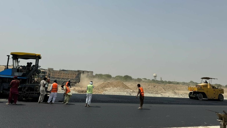 KMC announces reconstruction of 418 roads across Karachi