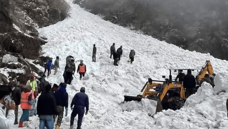 PMD warns of road closures, landslides in upper parts of country, urges tourists to remain 'extra cautious “