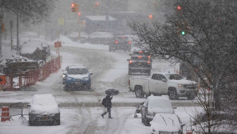 US east coast hit by catastrophic snow storm
