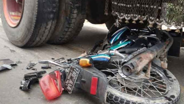 Couple, child killed after trailer hits motorcycle at Karachi's Native Jetty Bridge