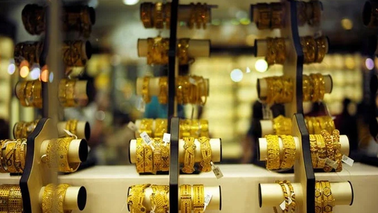Gold price decline by Rs25,000 in Pakistan