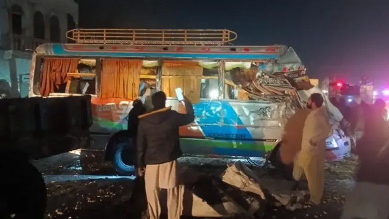 Tragic collision in Lodhran leaves four wedding guests dead, dozens injured