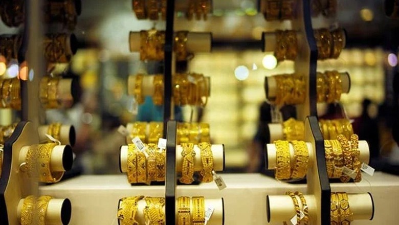 Gold price falls Rs21,500 per tola in Pakistan