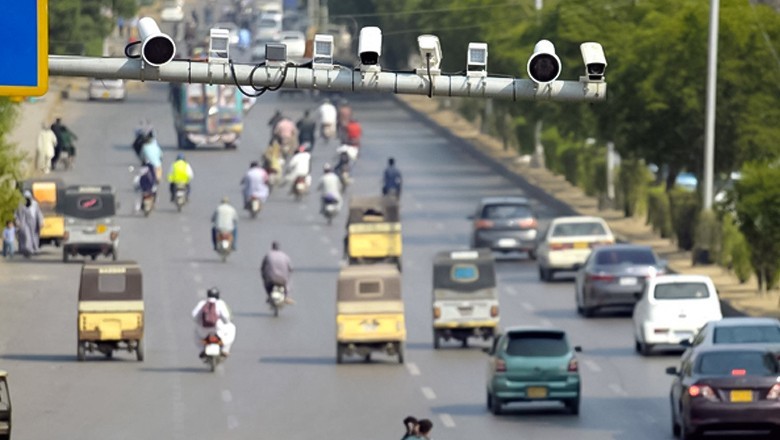 Karachi’s e-challan system under scrutiny for sending undue fines to citizens