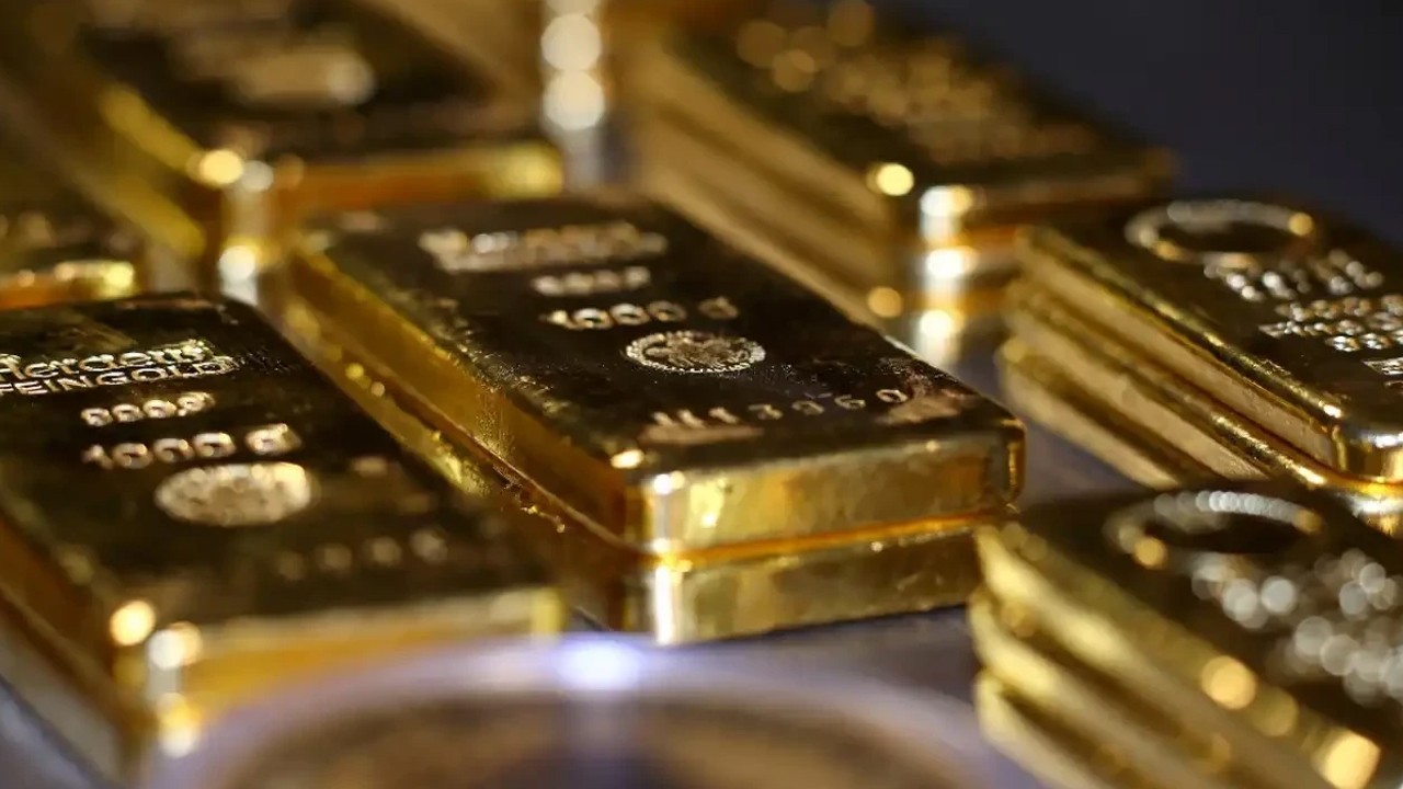 Gold rises Rs11,700/tola in Pakistan