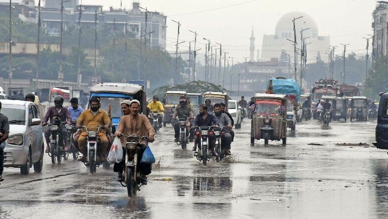 Partly cloudy with drizzle possible in Karachi: Met Office