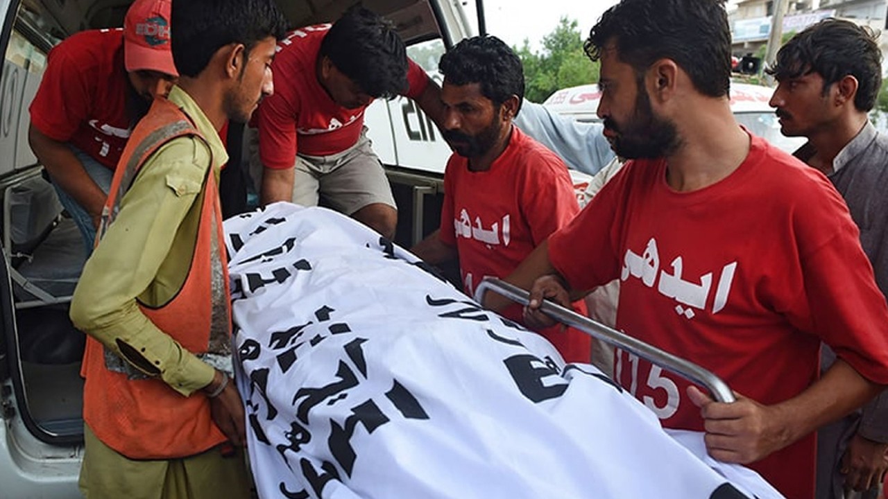 Karachi man injured over resisting robbery bid dies during treatment