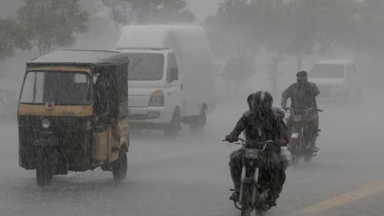 Rain and thunderstorms forecast for Karachi on Feb 17