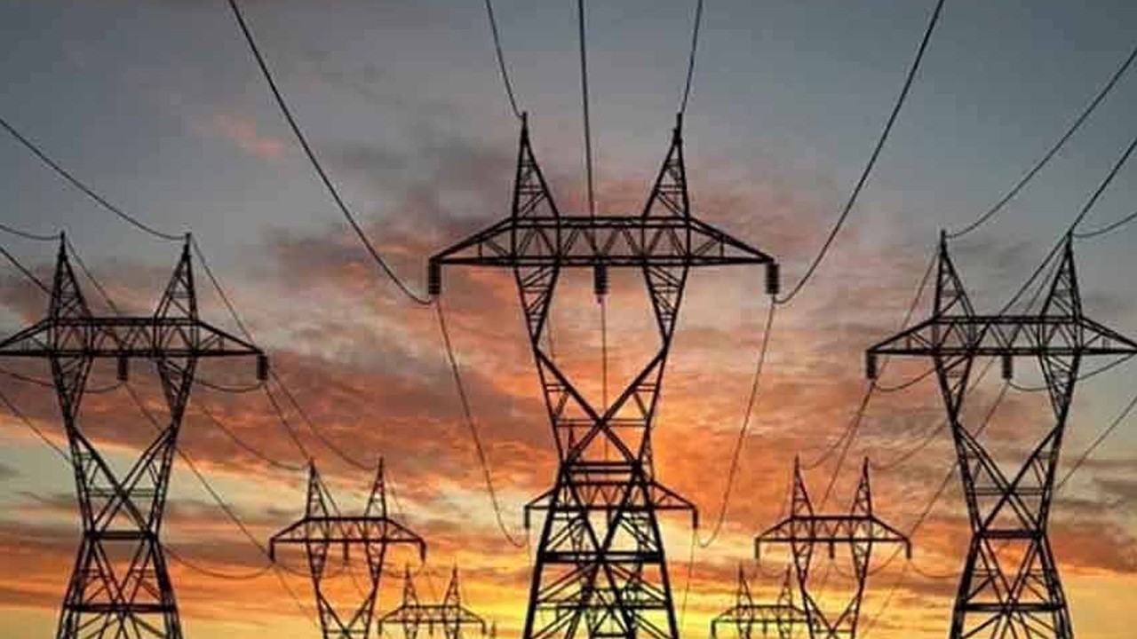 Federal govt reduces electricity tariff for industrial units