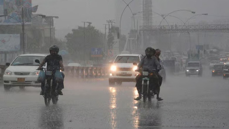 Rainfall, hail lash parts of Karachi