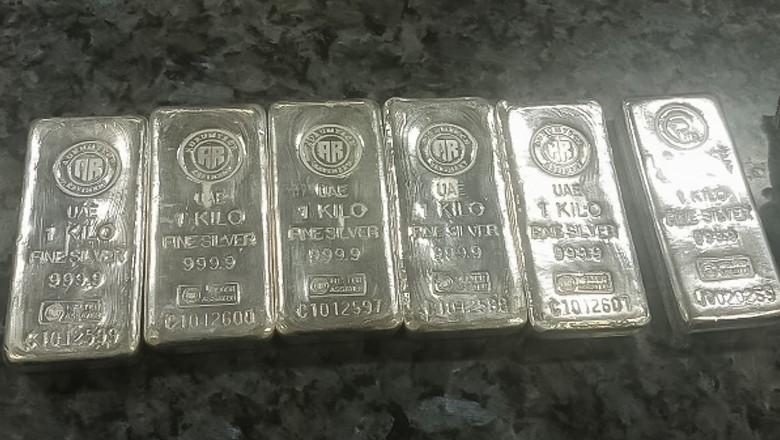 Woman from Dubai caught at Jinnah International Airport with 6 kg silver biscuits.