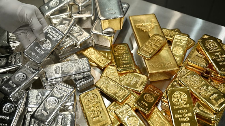 Gold rises Rs7,900 per tola in Pakistan