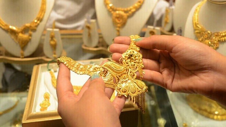 Gold continues upward trend in Pakistan, gains Rs2,500 per tola