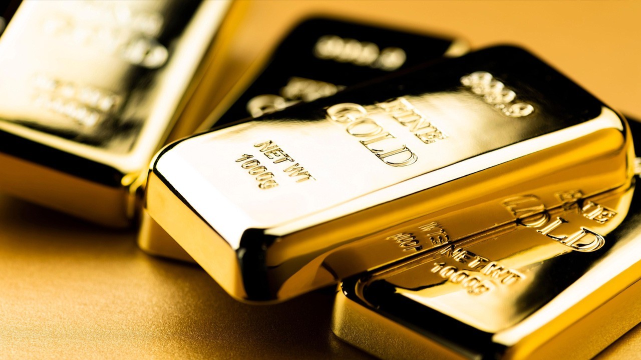 Gold prices surge by Rs7,100 per tola in Pakistan