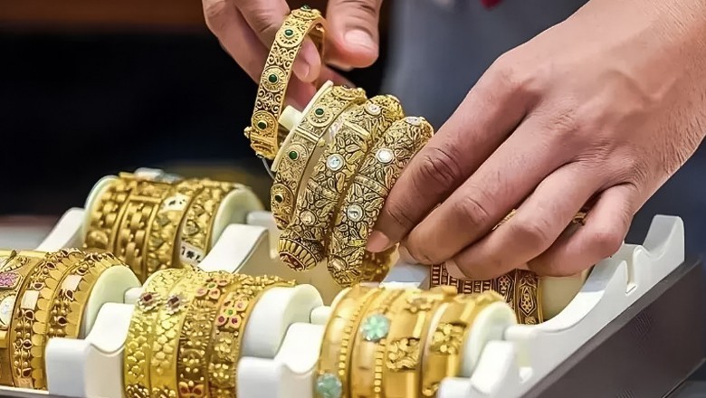 Gold prices surge by Rs3,500 in Pakistan