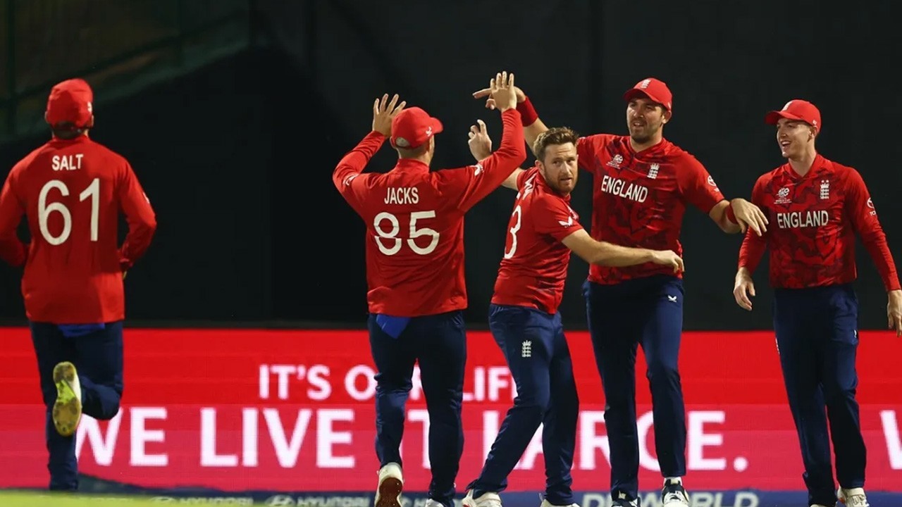 Pakistan set 165-run target for England in T20 World Cup Super 8 match