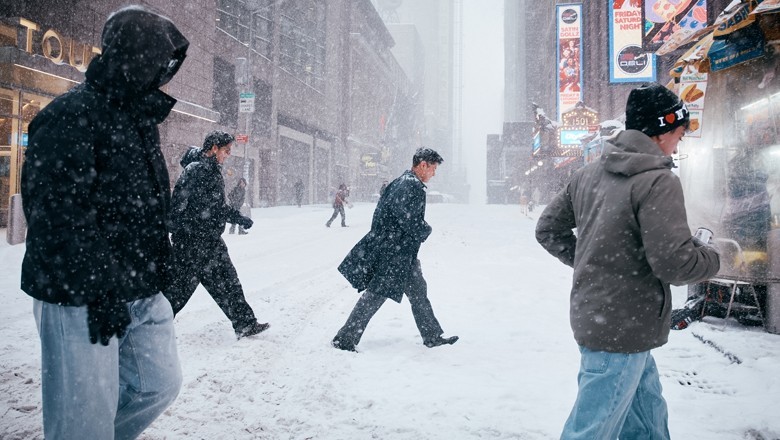 Historic blizzard paralyzes life in  U.S., millions left without power