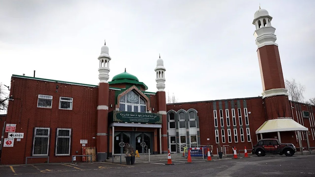 Man armed with axe enters mosque in UK's Manchester