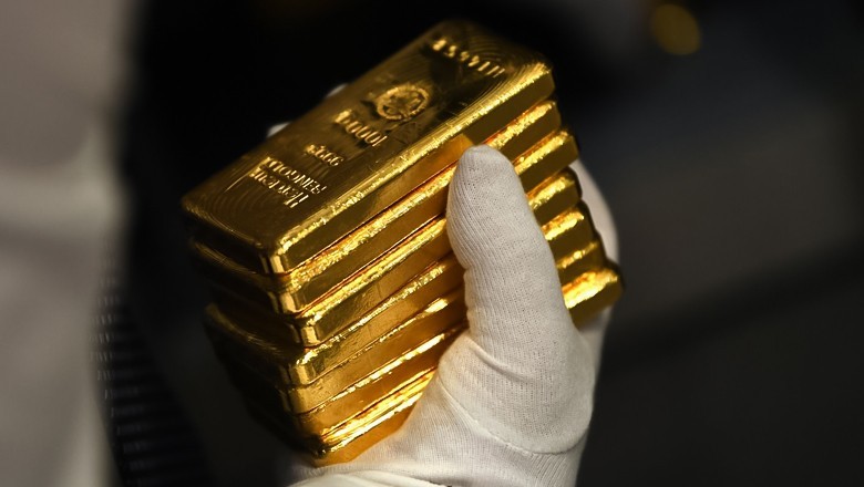 Gold prices rise in global and local markets after four-day break