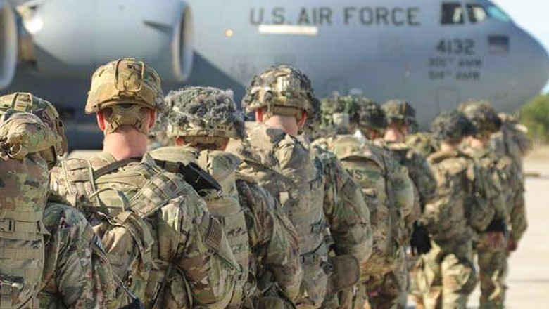 US plans to deploy thousands of airborne troops to Middle East