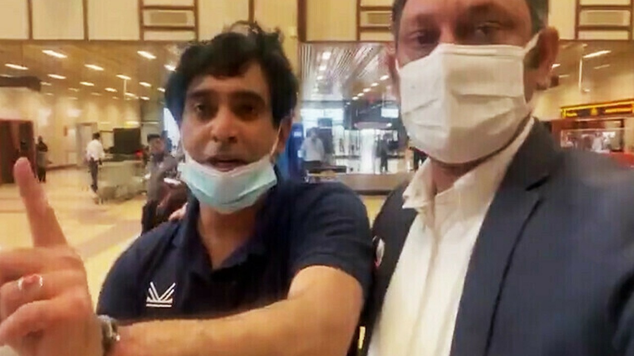 Anchor Jameel Farooqui’s wife alleges abuse, unlawful detention