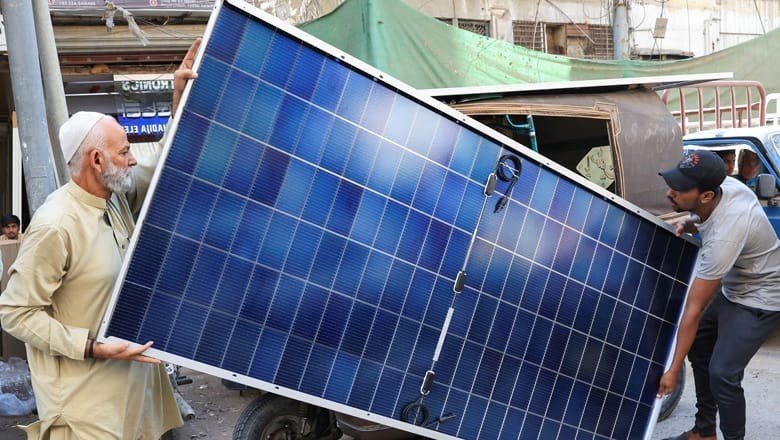 Govt rejects claims of mandatory Nepra licence for solar users