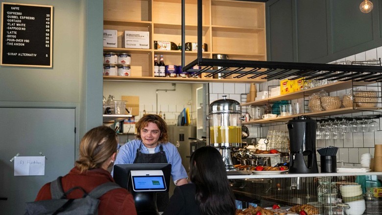 AI manager “Mona” runs a cafe in Stockholm and even hires staff