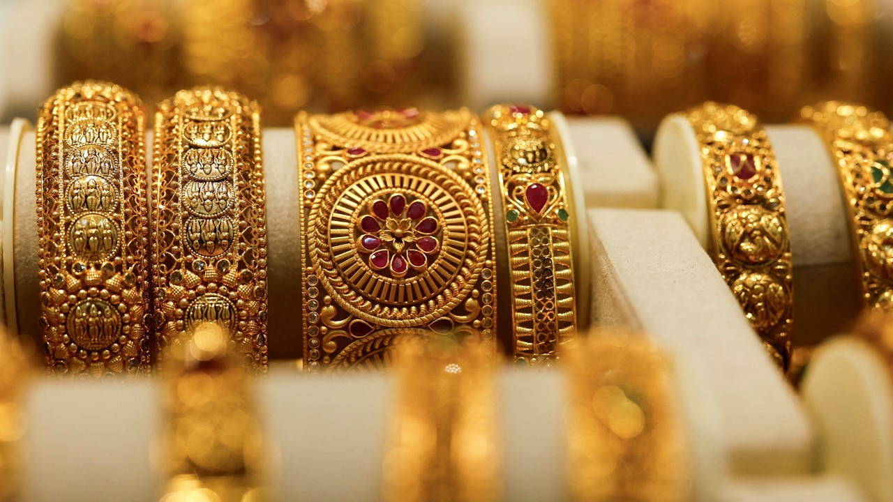 Gold rises Rs4,400 per tola in Pakistan