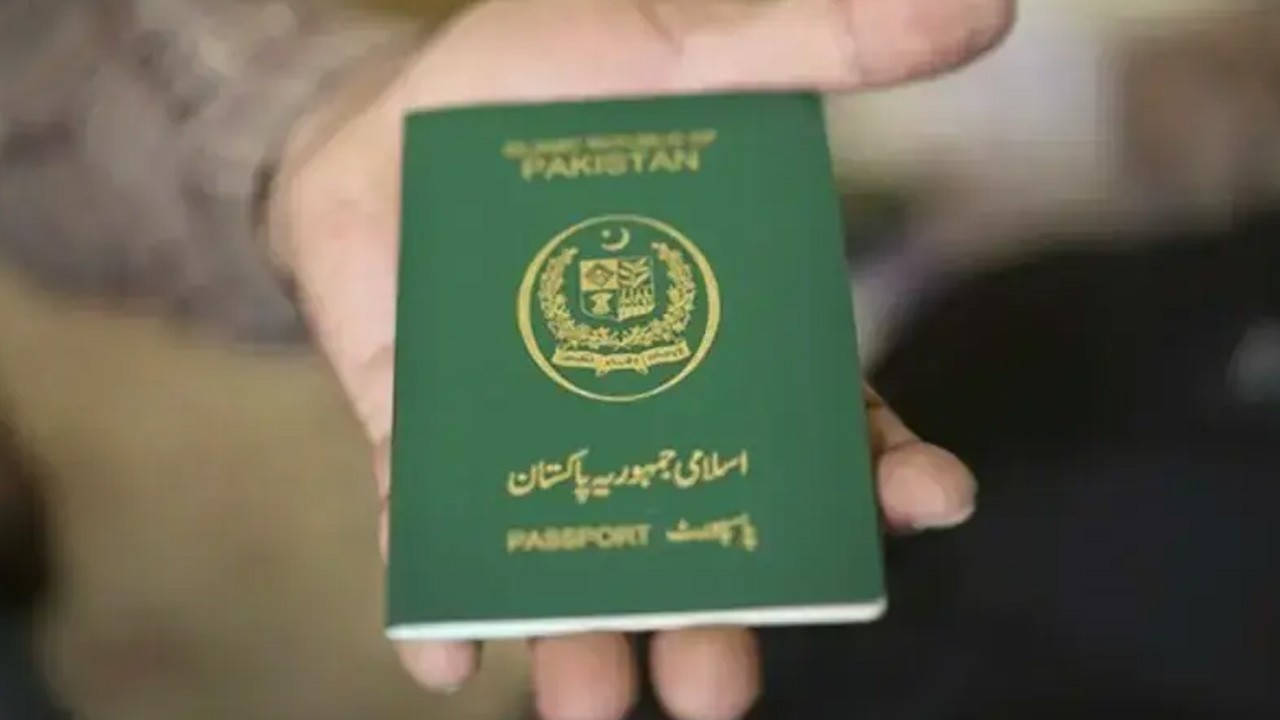 Govt slashes passport delivery time to 14 days, orders offices to go cashless