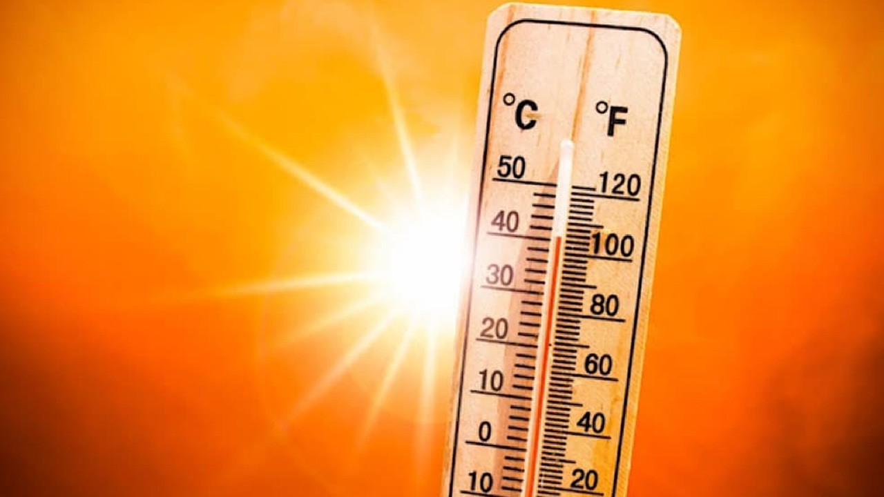 Karachi records a slight dip in heat, with temperature settling at 35°C