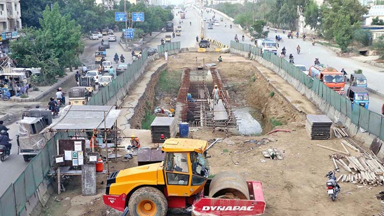 SHC orders govt to make University Road operational within two months
