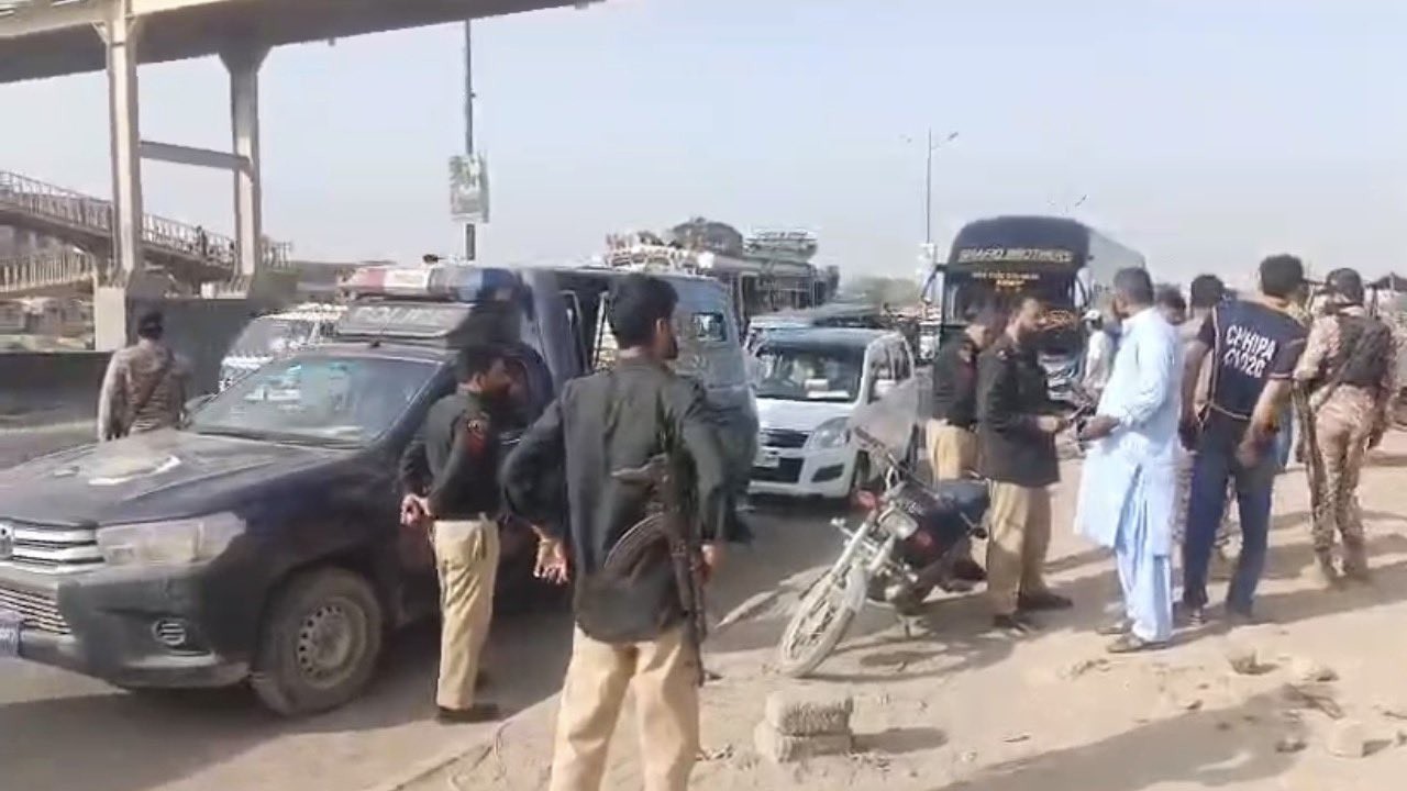 Father travelling to Ghotki after daughter’s death killed in dacoits’ firing near Karachi’s Super Highway