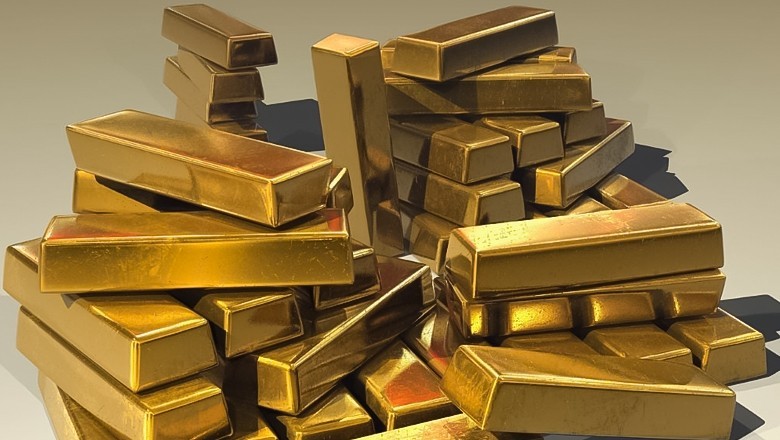 Gold per tola falls by Rs15,500 as global prices decline