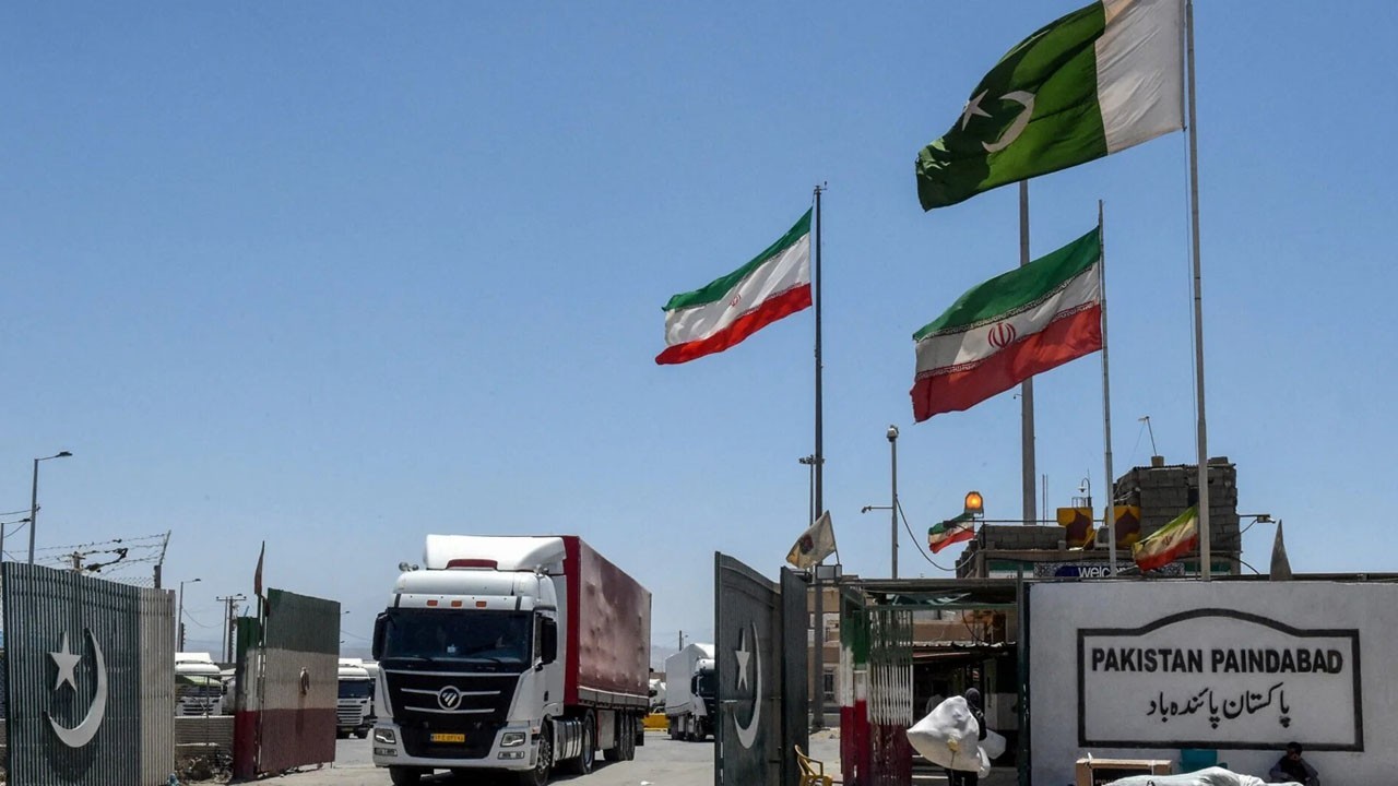 Pakistan, Iran agree to facilitate cross‑border trade