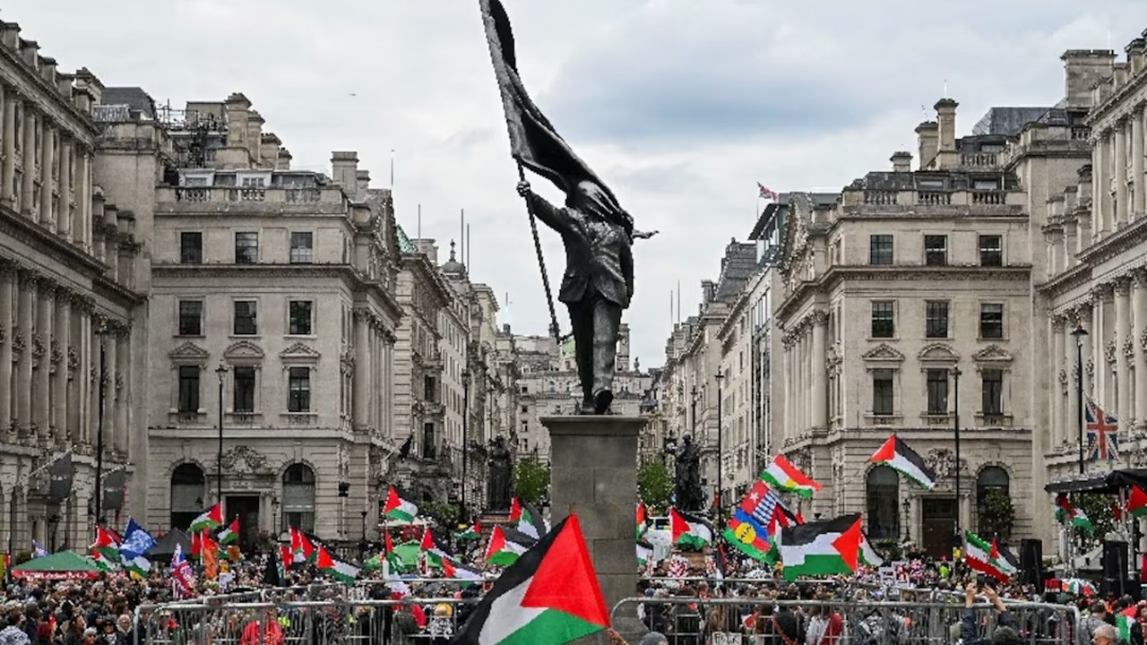 Tens of thousands march in London in separate anti-immigration, pro Palestinian protests