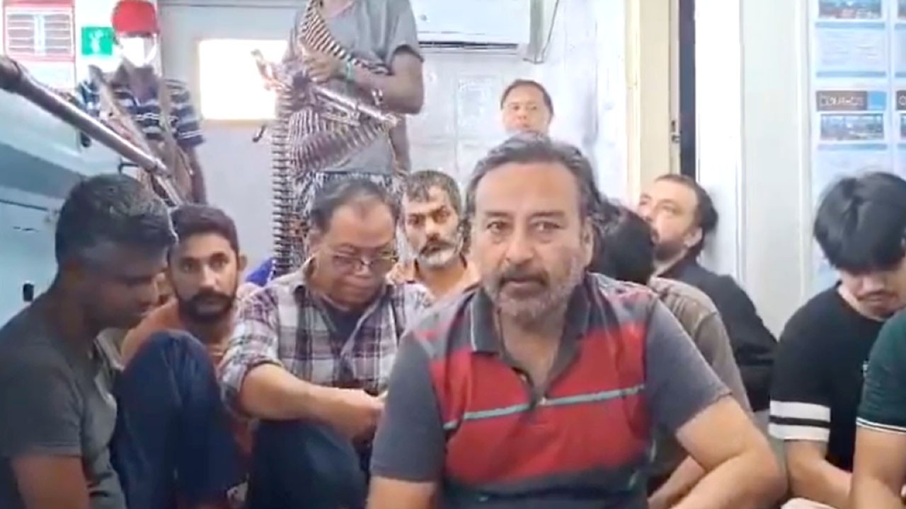 Somali pirates demand $3m ransom to release hostages, including 10 Pakistanis