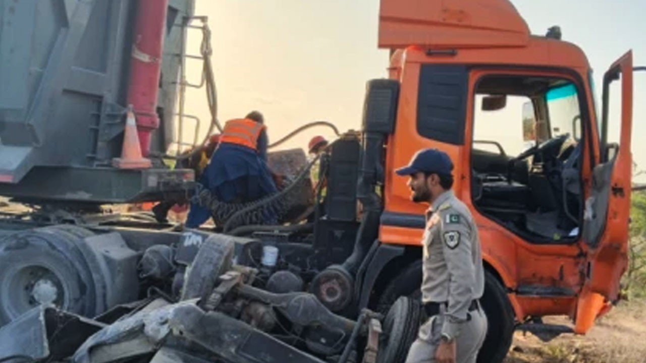 Speeding trailer crushes Karachi police mobile, killing two officers