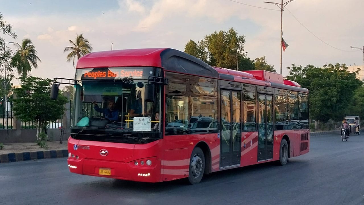Sindh govt to introduce new bus route from Latifabad to Hyder Chowk