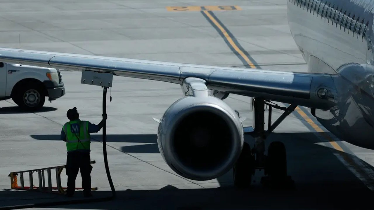 Govt cuts jet fuel price by Rs49 per litre