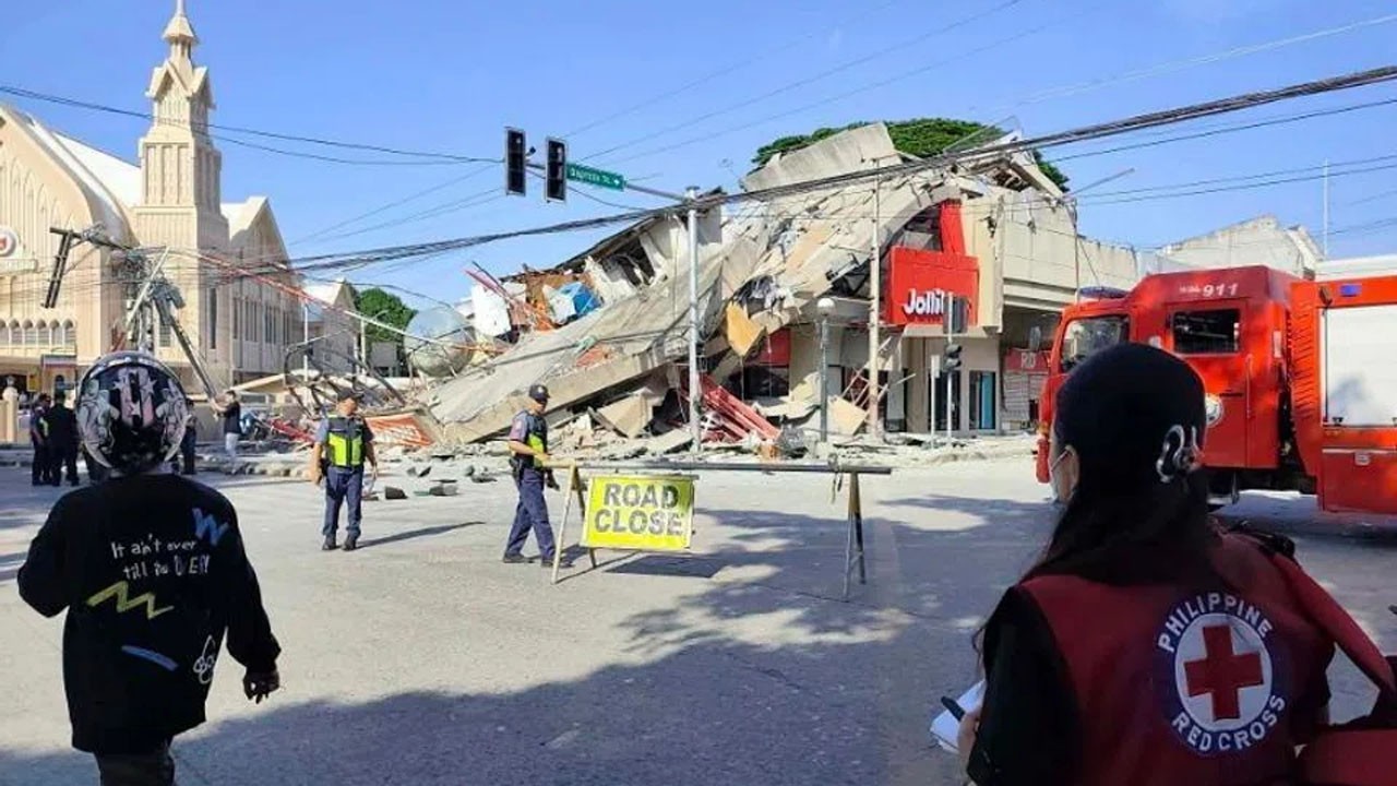 7.8 magnitude quake off Mindanao triggers tsunami warnings across Southeast Asia