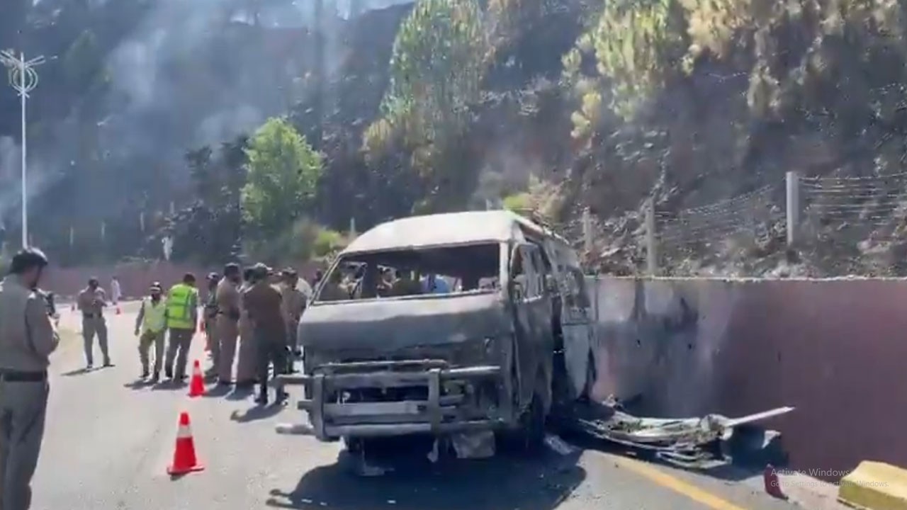 Murree Expressway death toll jumps to 10, 12 injured