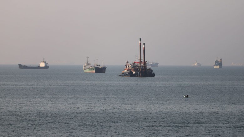 Iran declares Strait of Hormuz closed; US military rejects claim as tensions escalate