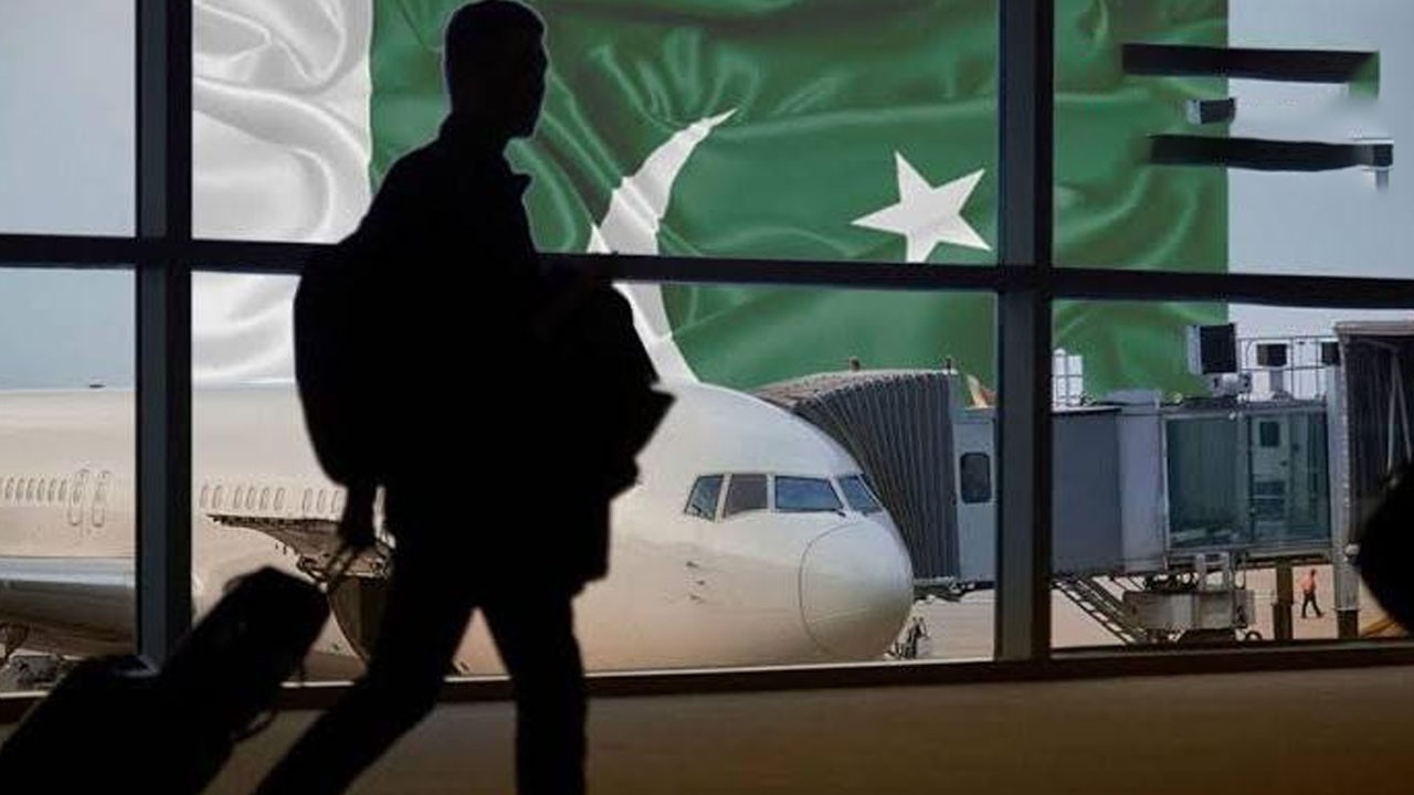 Over 700,000 Pakistanis went abroad for jobs in 2025