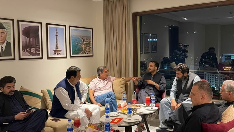 PPP, PML-N hold talks in Gilgit on formation of GB government