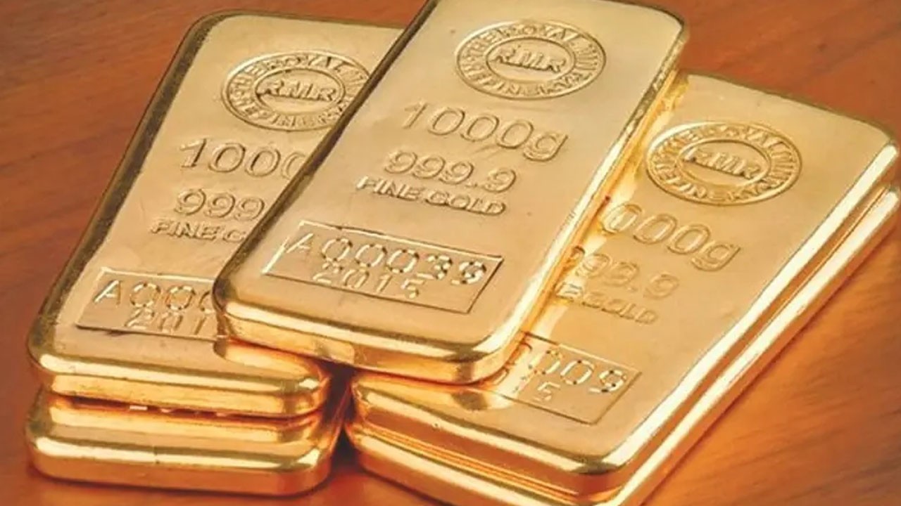 Gold rises Rs4,370 per tola in Pakistan
