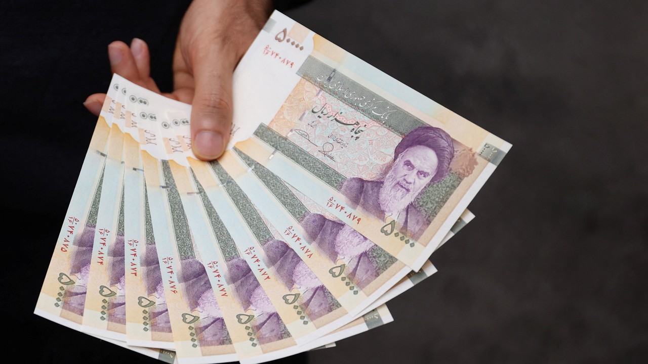 US-Iran peace deal: Rs25 billion worth of Iranian Rials sold in a day: Malik Bostan