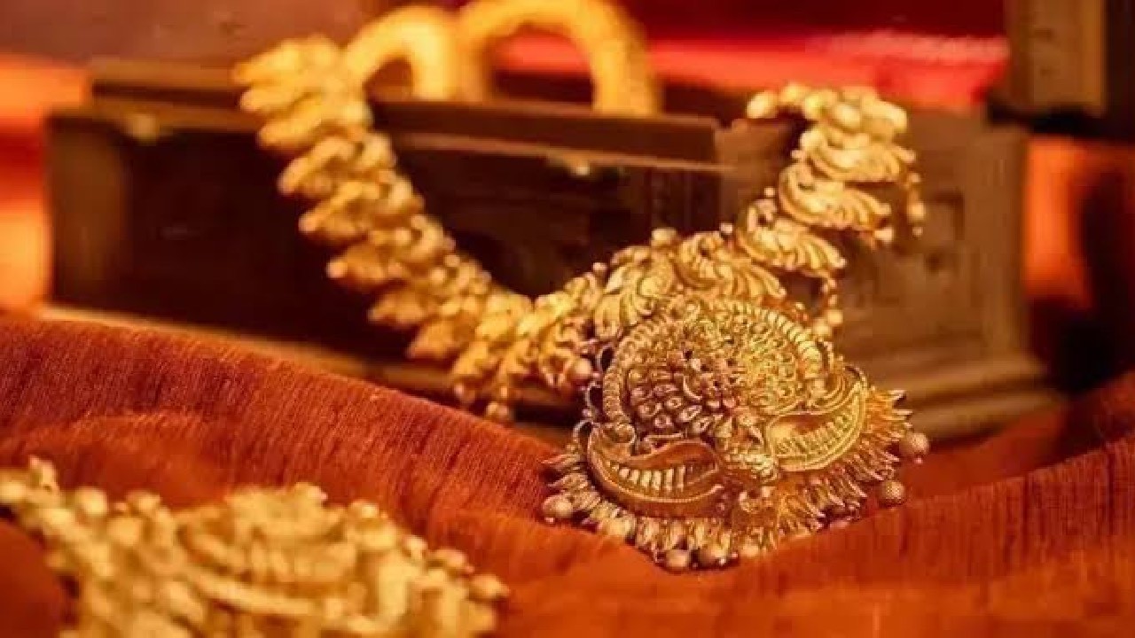 Jewellers shut shops in protest against FBR