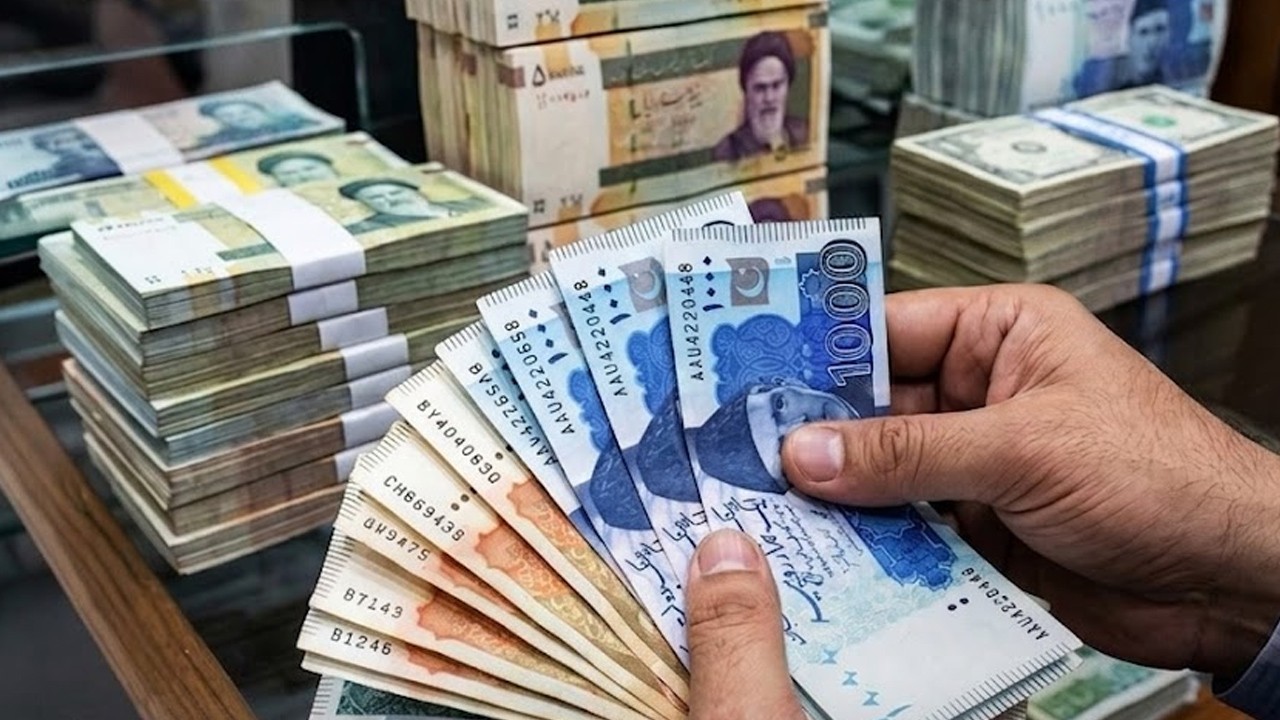 Pakistanis buy 300 billion Iranian rials in five days
