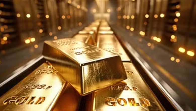 Pakistan imports 306kg of gold in 11 months, down 47.8pc: PBS
