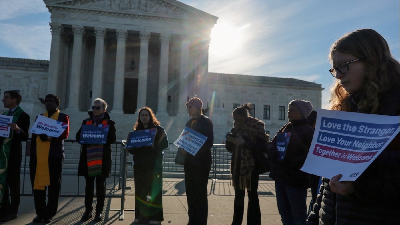 US Supreme Court sides with Trump in asylum-processing case